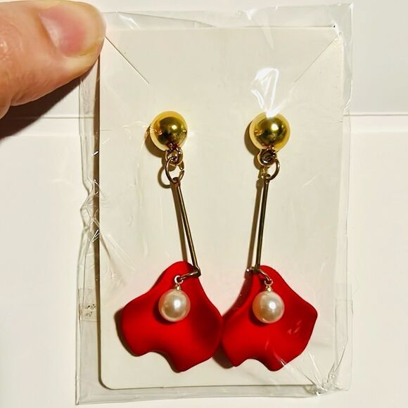 Red Dangle Earrings - Picture 4 of 4
